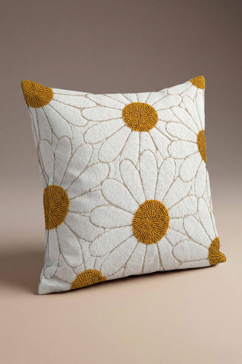 Kabartma Görünümlü Papatya Desenli Kırlent Kılıfı